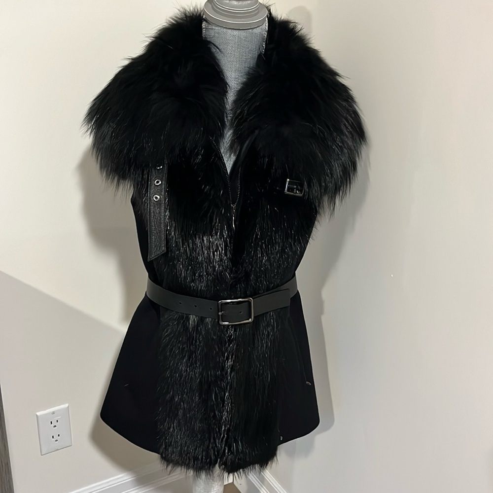 sleeveless jacket with natural animal hair.